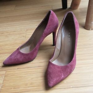 Pointed-toes stilettos